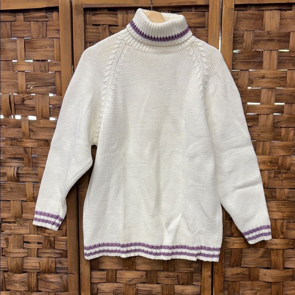 Vintage Heavy Women's White and Purple Turtleneck Sweater